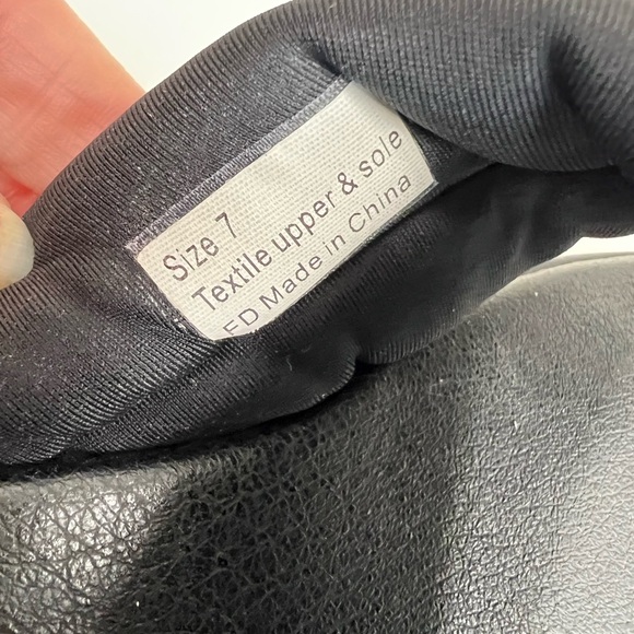 Volatile Platform Sandals - Size 7 - Picture 5 of 5